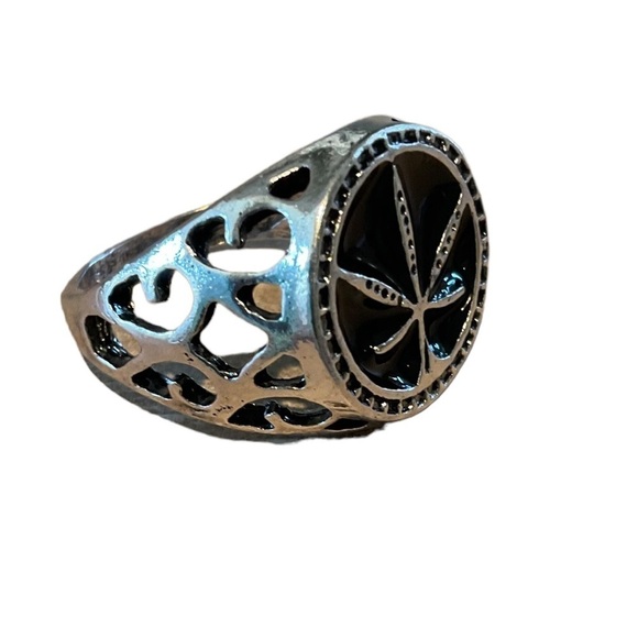 Silver Tone Vintage Style Leaf Decor Unisex Ring - Picture 5 of 8